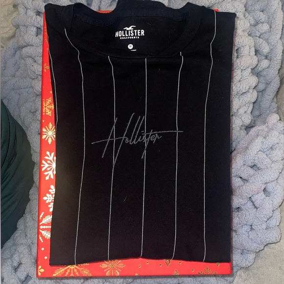 slightly worn hollister black long sleeve - Picture 1 of 2